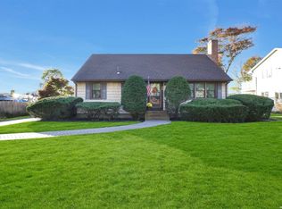 38 Lumur Dr, Sayville, NY 11782