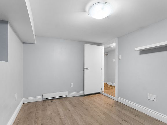 5th image of 46 Carlyle Ave #1275335