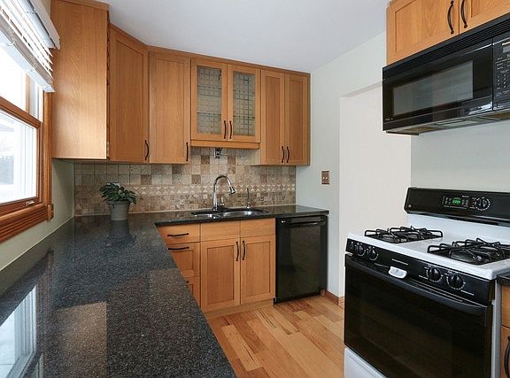 3rd image of 316 N Emerald Ave