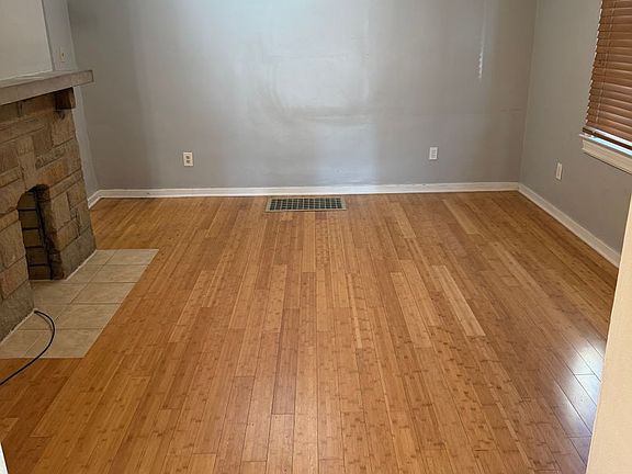 3rd image of 212 Republic St