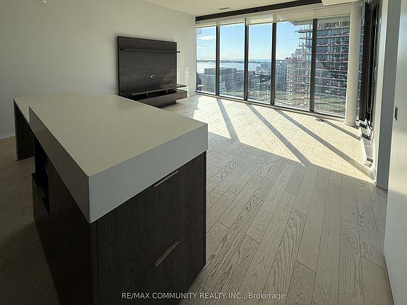 4th image of 16 Bonnycastle St #2102