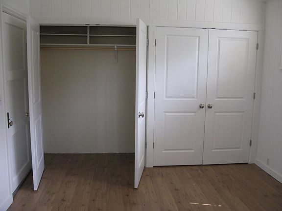 5th image of 590 Albion Ave
