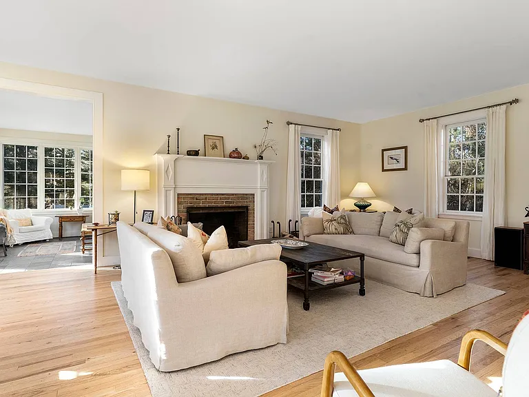 7 Bridge Hill Ln — Photo 2