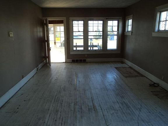 2nd image of 1107 Grant St