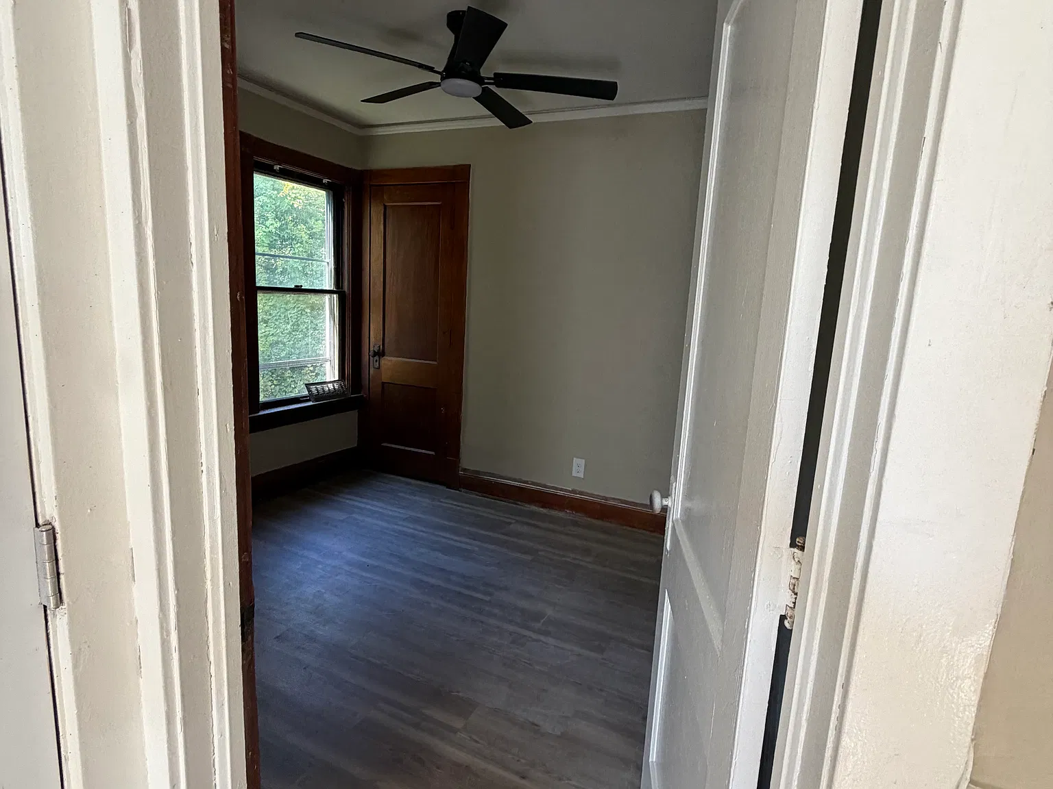 3 bed, 1000 sqft, $1,500 — Photo 2