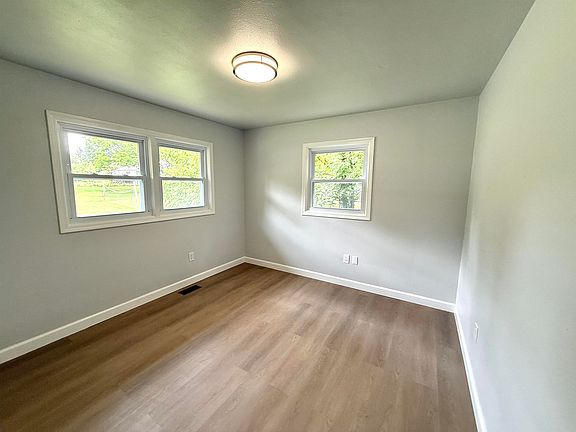 4th image of 129 Tee St