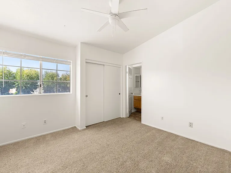 8552 Stoneyhill Dr — Photo 7