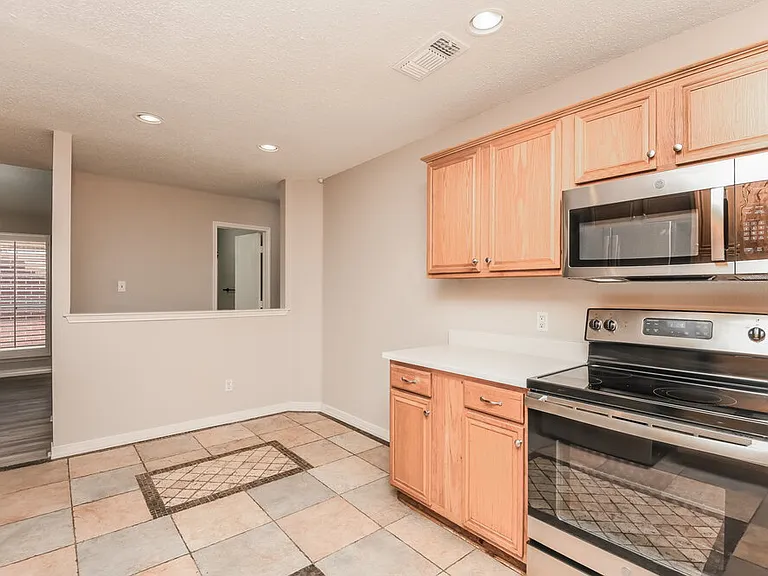 7007 Rovato Dr — Photo 7