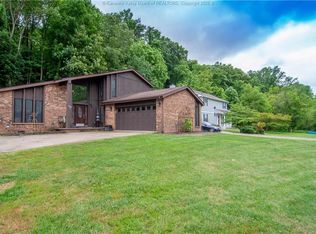 105 Majestic Dr, Charleston, WV 25313