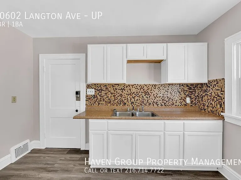 10602 Langton Ave #UP — Photo 12