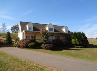 4 Leatherman Raby Rd, Franklin, NC 28734