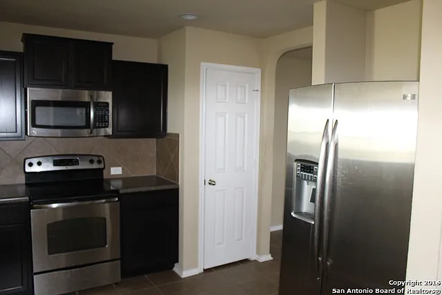 4 bed, 2116 sqft, $1,795 — Photo 4