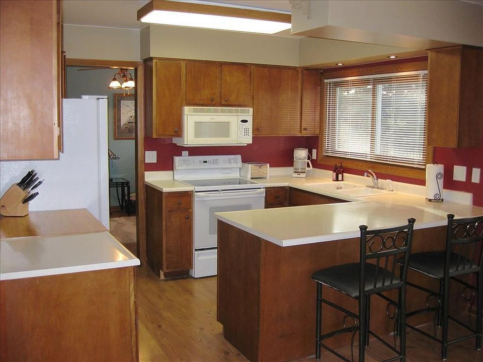 2nd image of 3606 Rolling Hill Dr