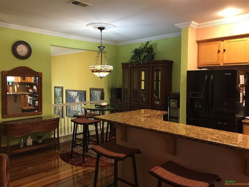 1st image of 735 Mariposa Cir