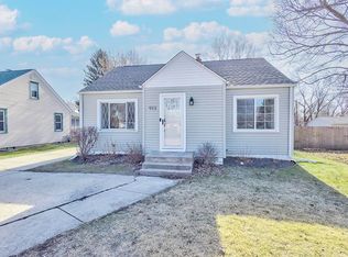 913 Wood Ave, Machesney Park, IL 61115