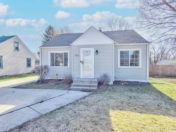 913 Wood Ave, Machesney Park, IL 61115
