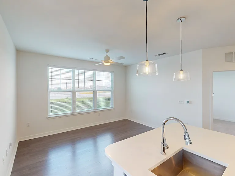 Essex Luxe Apartments — Photo 71