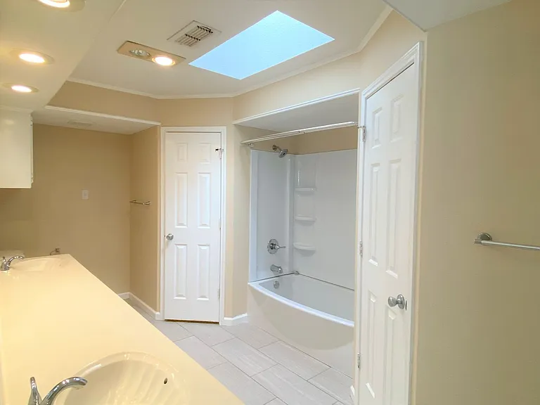 6845 Iola Ave — Photo 10