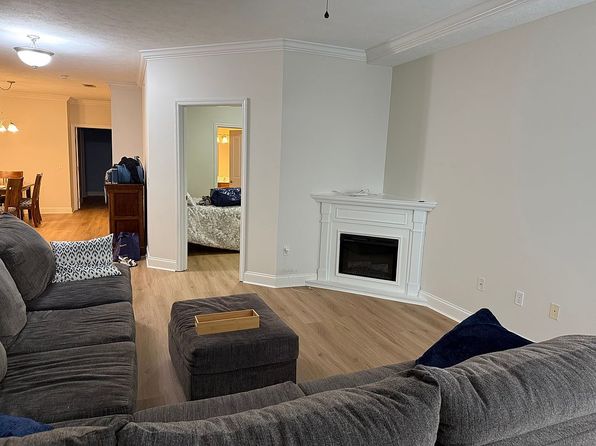 2435 Suncrest Vlg