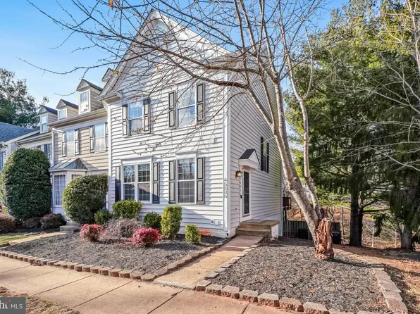 46806 Lawnes Creek Ter, Sterling, VA 20165