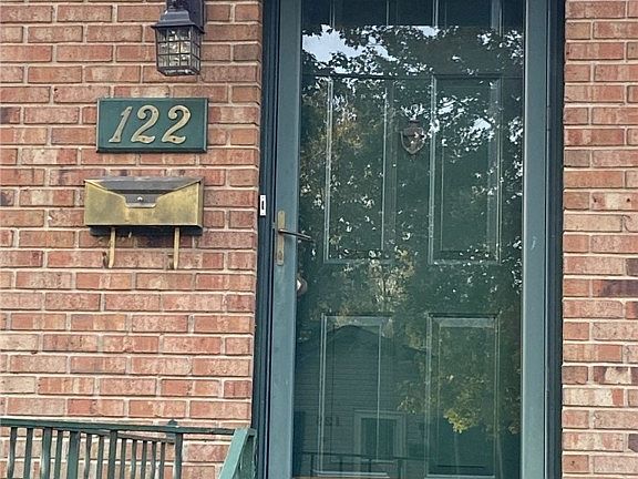 2nd image of 122 E Shannon Ave