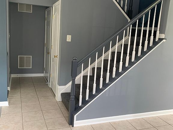 4th image of 310 London Downs Cir
