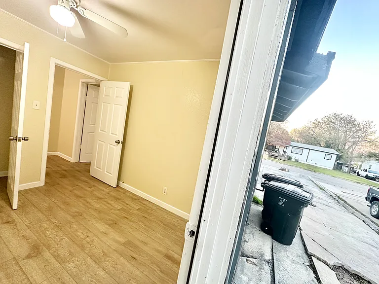 104 E Fowler Ave — Photo 39