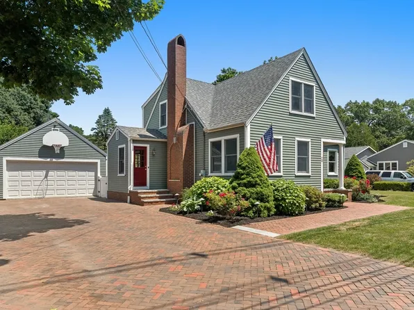 28 Emery St, Merrimac, MA 01860