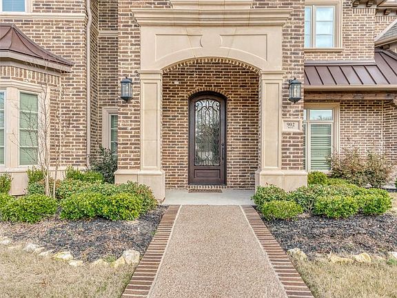 4th image of 902 Beverly Cir