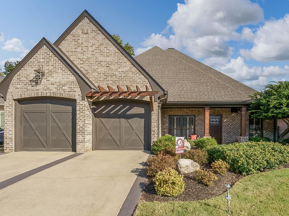 1st image of 744 Cambridge Ln