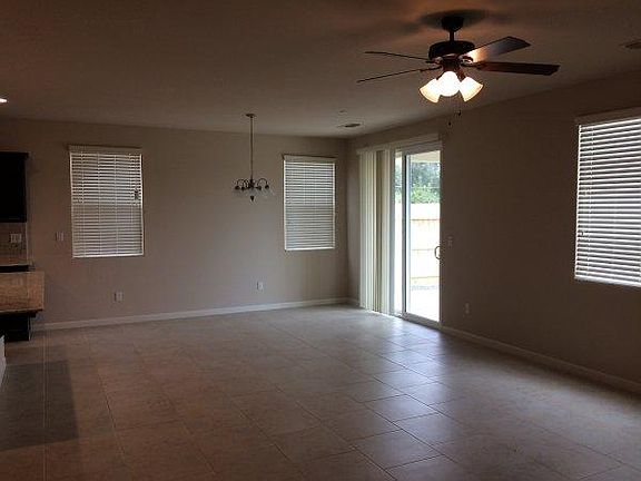 Living Room/Dining Area