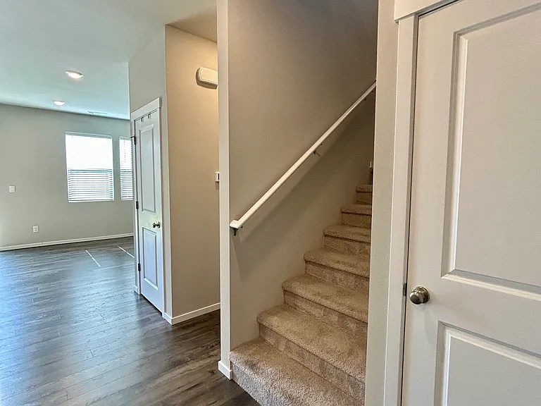 2916 Roundup Dr — Photo 2
