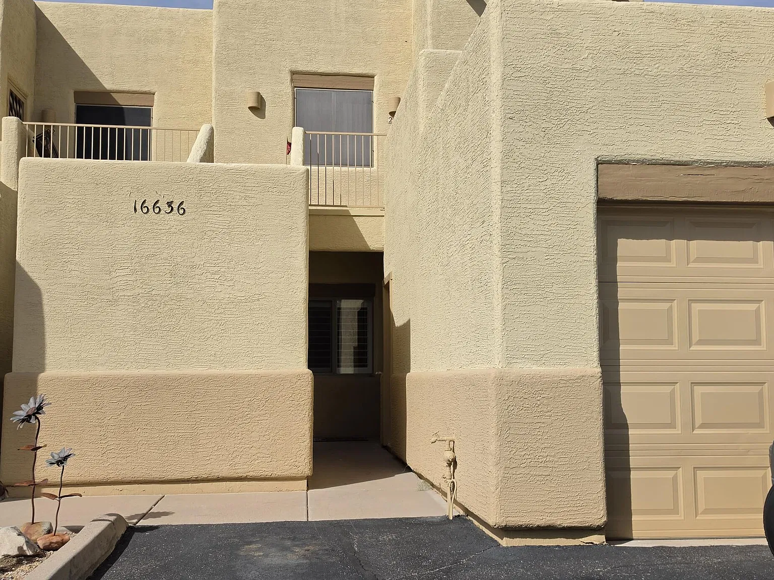2 bed, 2.0 bath, 1074 sqft, $2,195 — Photo 2