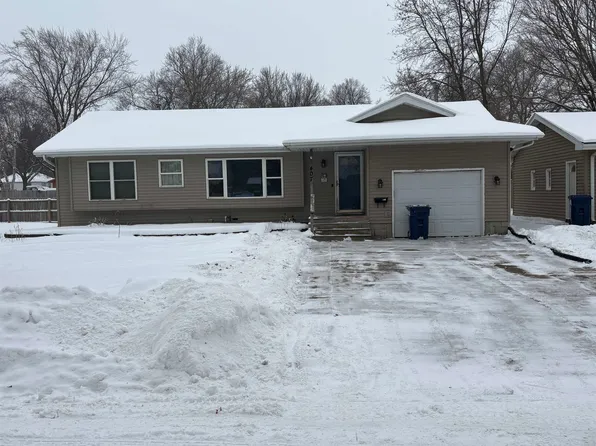 407 21st St, Spirit Lake, IA 51360