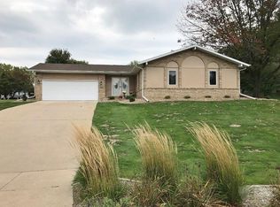 402 Springfield Dr, Marshalltown, IA 50158