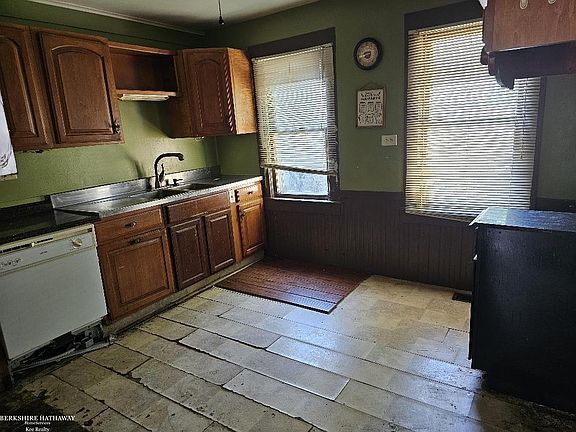 2nd image of 332 Carroll St