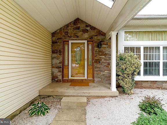 2nd image of 2254 Forest Glen Dr