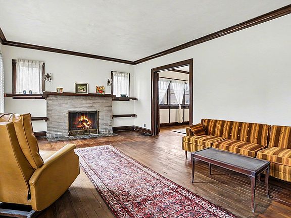 3rd image of 1112 Blaine Ave