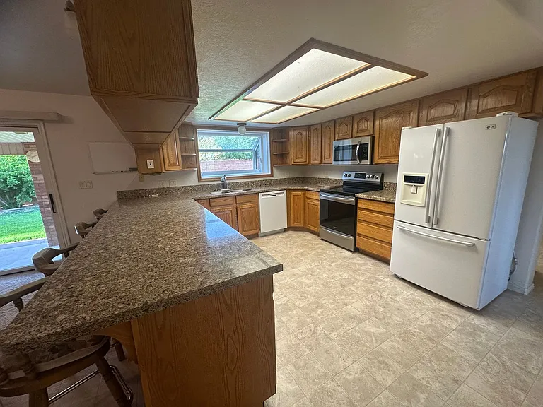2268 S 2350 E — Photo 37