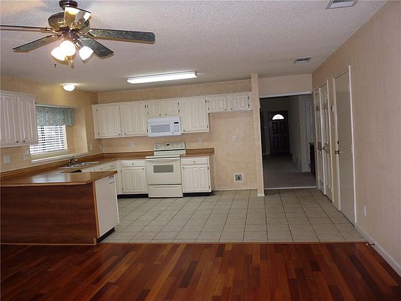 3rd image of 7808 Vienna Dr