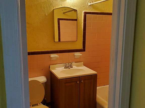 3rd image of 6337 Gardenia St #1