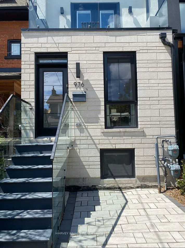 4 bed, $3,900 — Photo 2