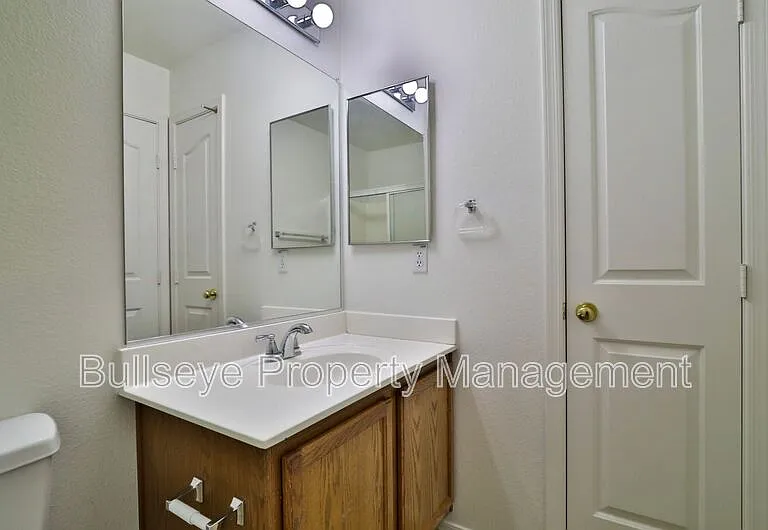 1069 E Lowell Ct — Photo 15