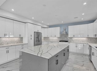 557 Knoll Court, Seaford, NY