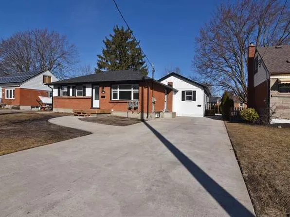 134 Oakside St #B, London, ON N5Y 1E7