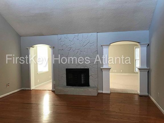 3rd image of 4671 Kings Crossing Dr