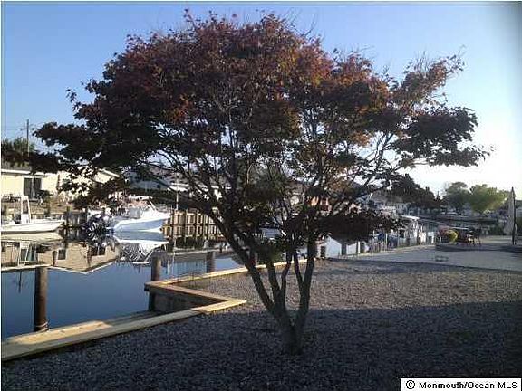 3rd image of 812 Windward Dr