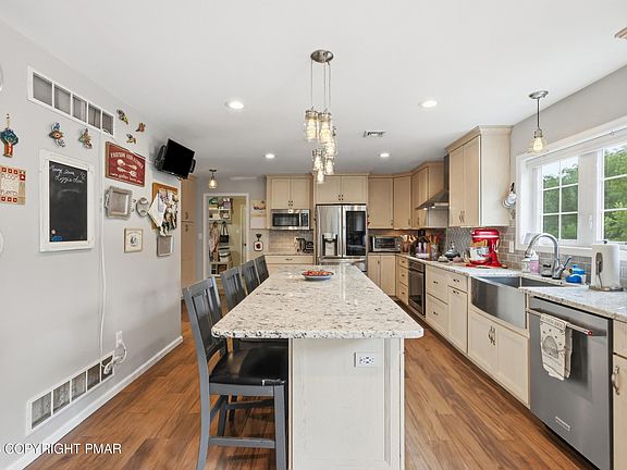 4th image of 212 Ellen Ct