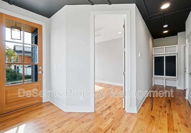 1000 Southside Ave — Photo 39