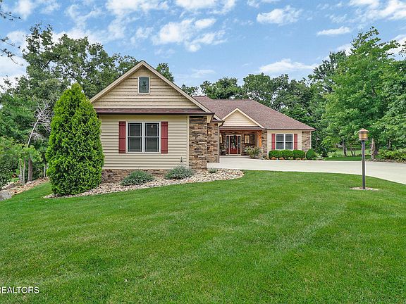 4th image of 26 Dylan Ln